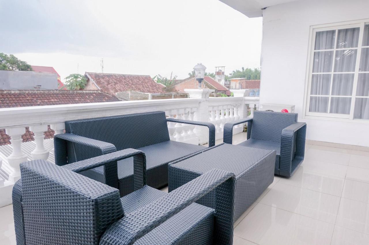 OYO 696 Hasanah Guest House Syariah De Saphire Malang Luaran gambar
