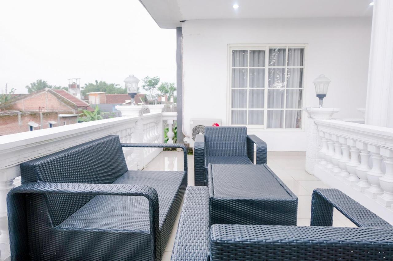 OYO 696 Hasanah Guest House Syariah De Saphire Malang Luaran gambar