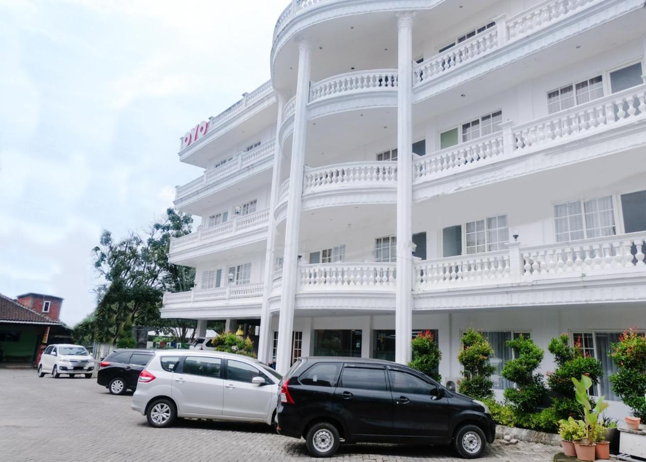 OYO 696 Hasanah Guest House Syariah De Saphire Malang Luaran gambar