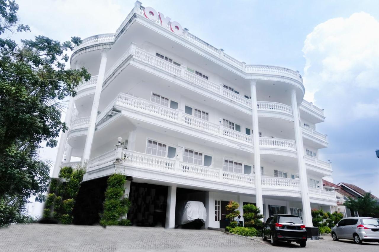 OYO 696 Hasanah Guest House Syariah De Saphire Malang Luaran gambar