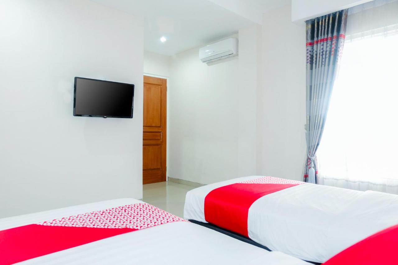 OYO 696 Hasanah Guest House Syariah De Saphire Malang Luaran gambar