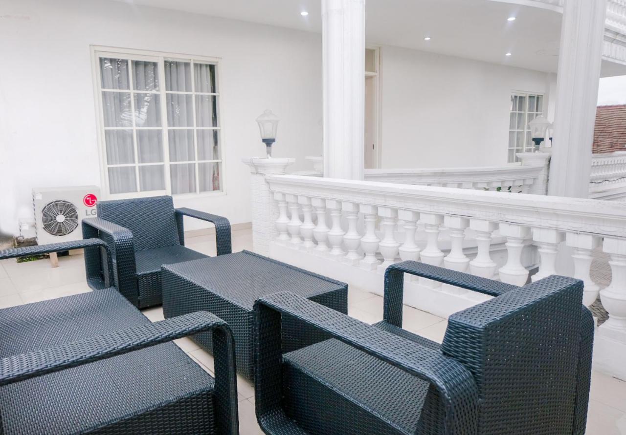 OYO 696 Hasanah Guest House Syariah De Saphire Malang Luaran gambar