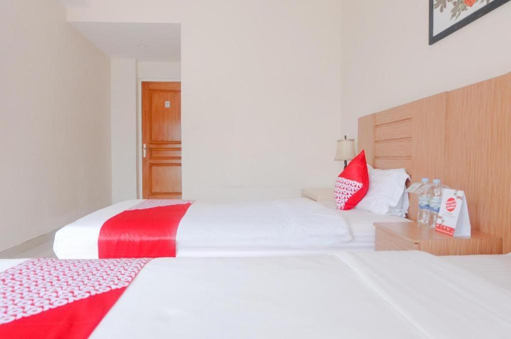 OYO 696 Hasanah Guest House Syariah De Saphire Malang Luaran gambar