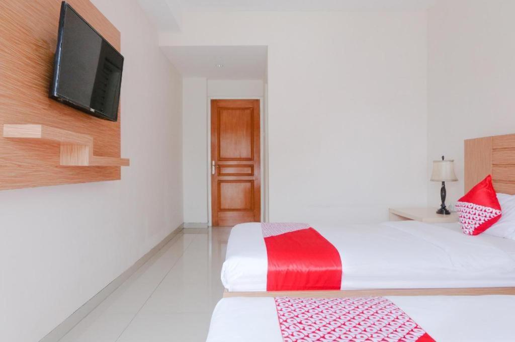 OYO 696 Hasanah Guest House Syariah De Saphire Malang Luaran gambar